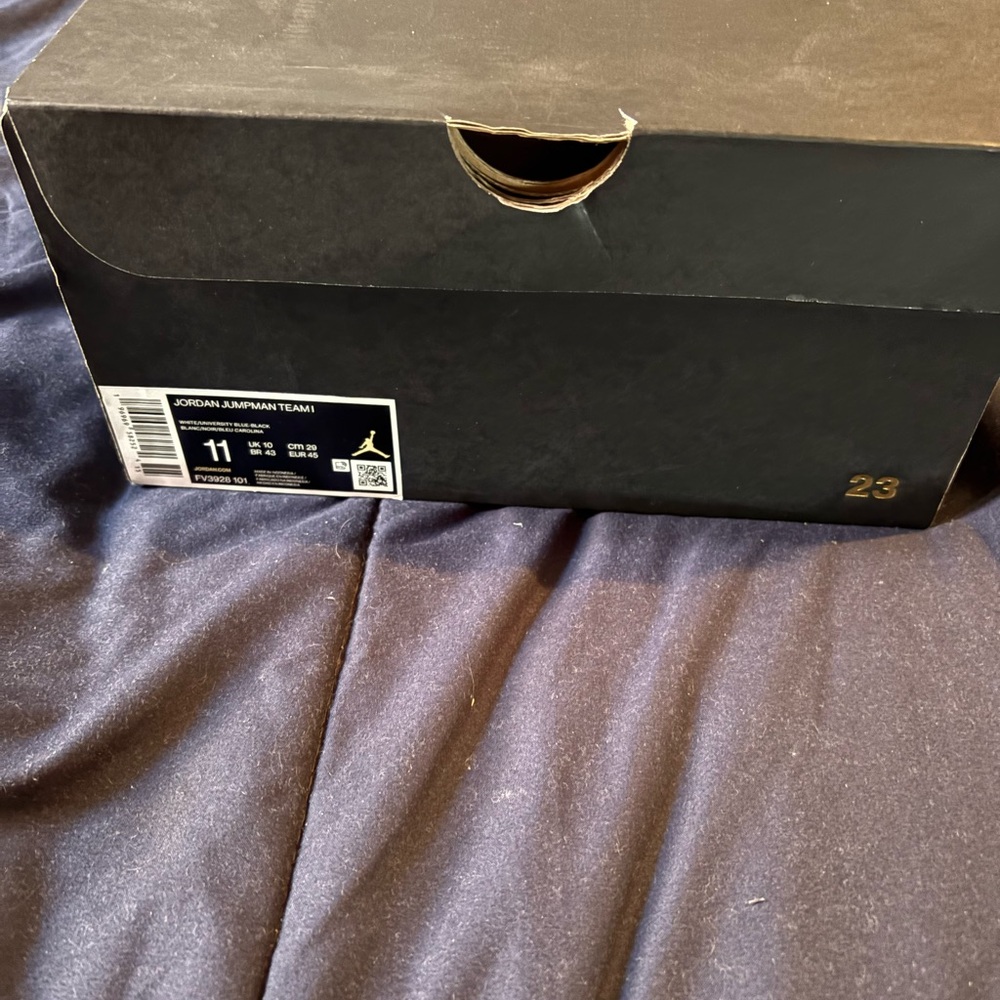 Jordan Sneakers in White and Blue size 11 - Picture 10 of 10